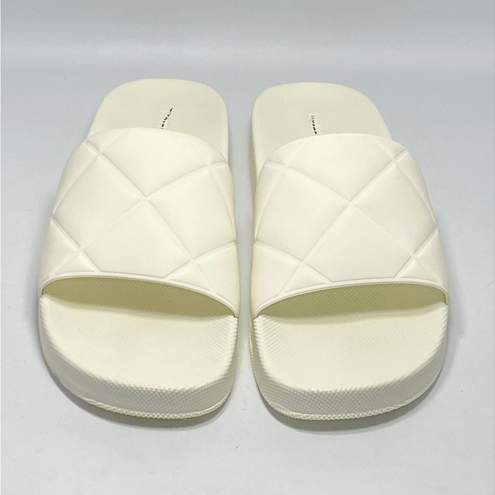 Bottega Veneta Quilted Rubber Pool Slides size 41 - Picture 3 of 11